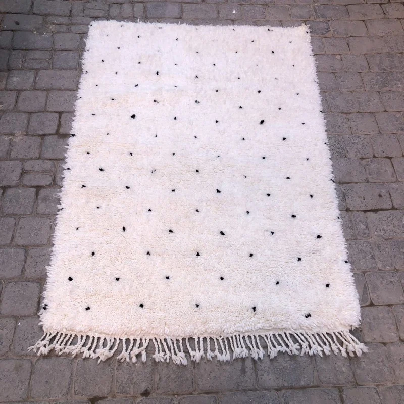 Tapis Beni Ouarain écru et pois noirs